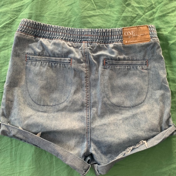 One Teaspoon Hunters Baggy Roll Cuff Pull On Denim Shorts No Distressing M - Picture 11 of 11